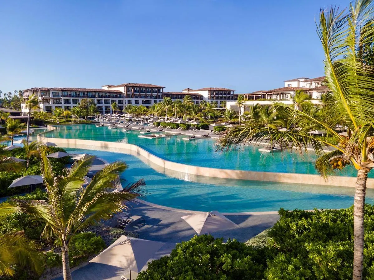 Unique Club at Lopesan Costa Bávaro Resort Punta Cana